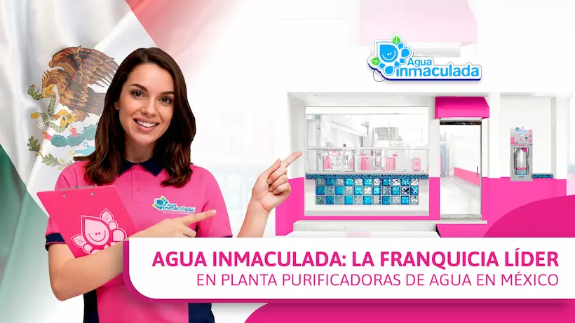Franquiciaria de Agua Inmaculada señalando planta purificadora de agua — franquicia líder donde invertir tu dinero en México
